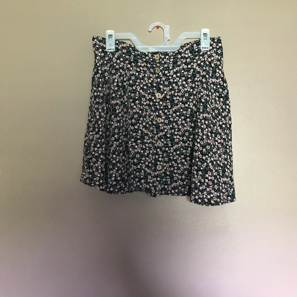 Mid thigh flowy floral skirt